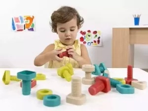 ACTIVIDADES CON TUERCAS Y TORNILLOS