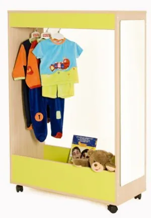 MUEBLE DE DISFRACES CON RUEDAS ABIERTO